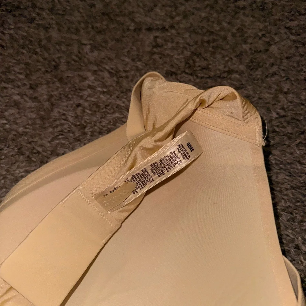 Seamless Nude Bra - Picture 4 of 4